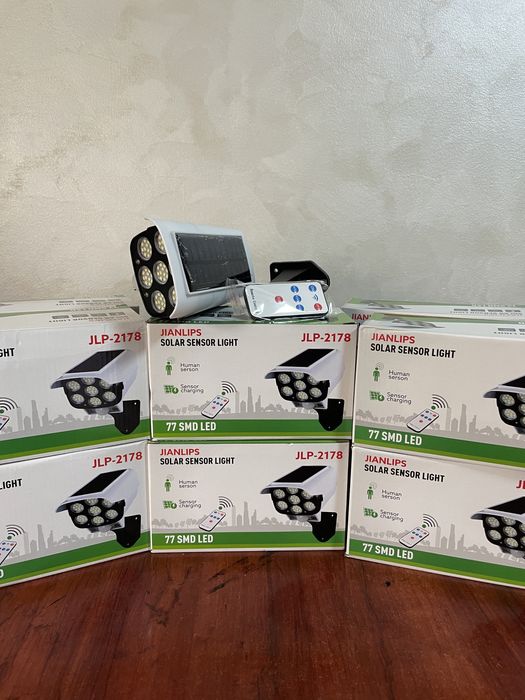 Lampa solară cu senzor de mișcare