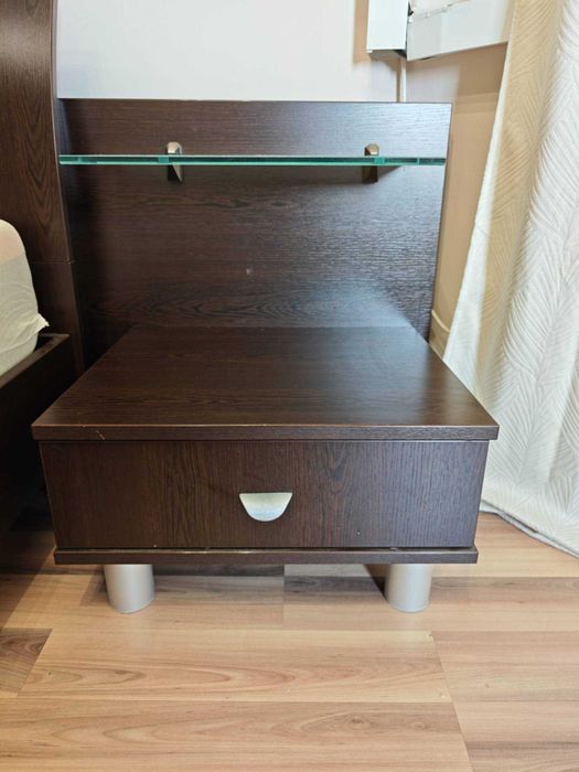 Продава Спалня с Матрак: 160/200, подматрачна рамка, две нощни шкафчета и матрак