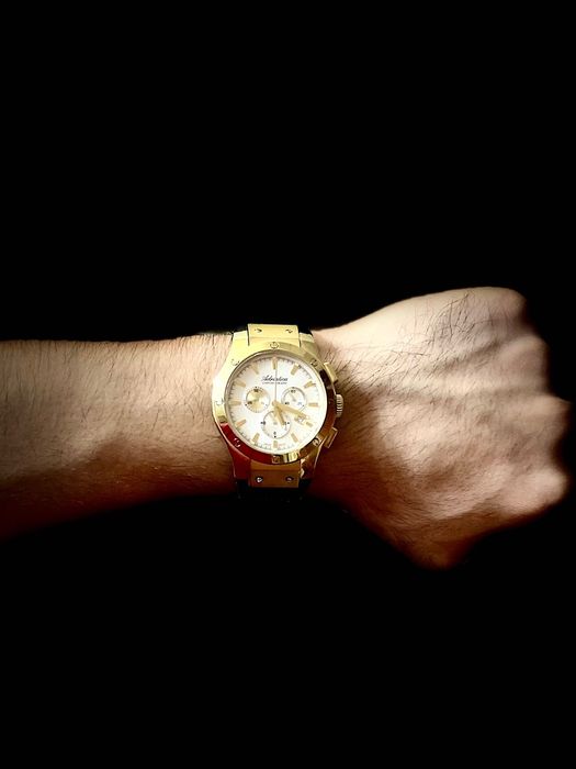 Продам швейцарские часы Adriatica