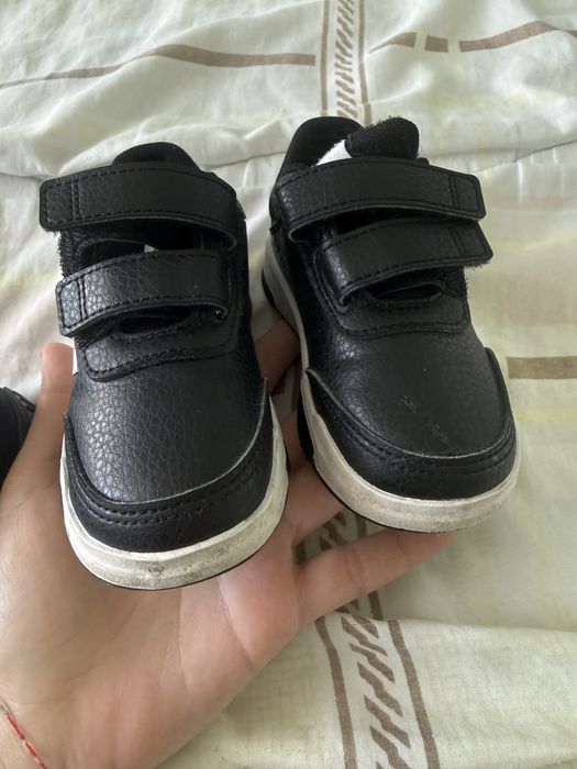 Нови пантофки Соник и маратонки адидас носени 23 размер