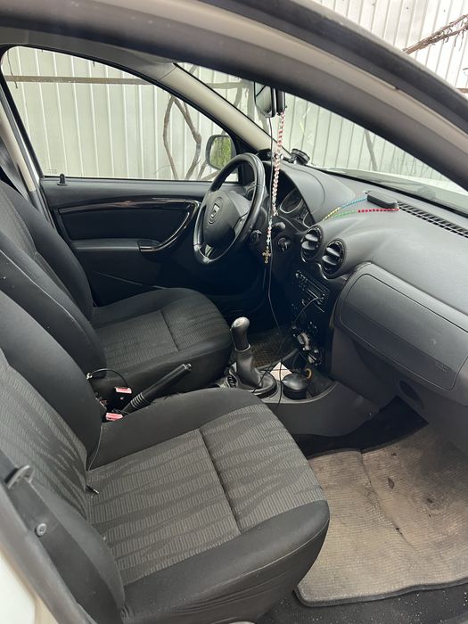 Vând Dacia Duster