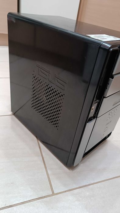 Кутия за настолен компютър Middle tower ASUS с дънна платка