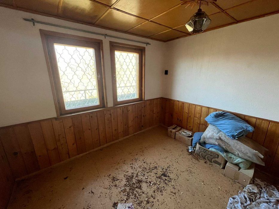 Къща за продажба в Бижовци, Трявна – двуетажна, двор 2560 кв.м., инвестиция