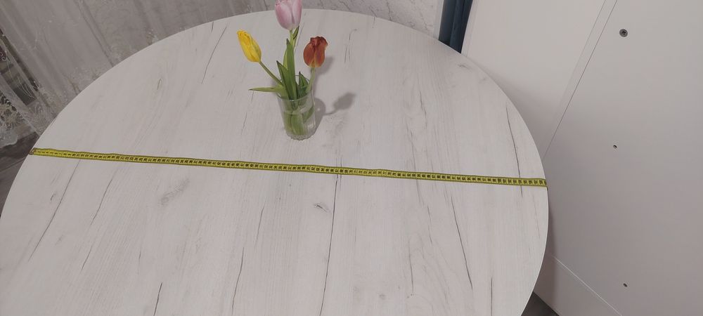 Продам обеденный стол