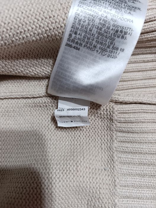 Tommy Hilfiger / Мъжка жилетка с 3/4 цип!

Продавам оригинална мъжка ж