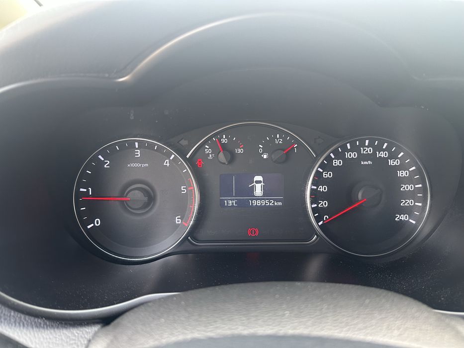 Kia Carens - 2016 motor 1.7 disel