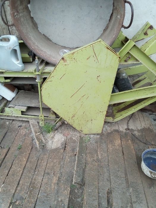 Vând aruncător de baloți