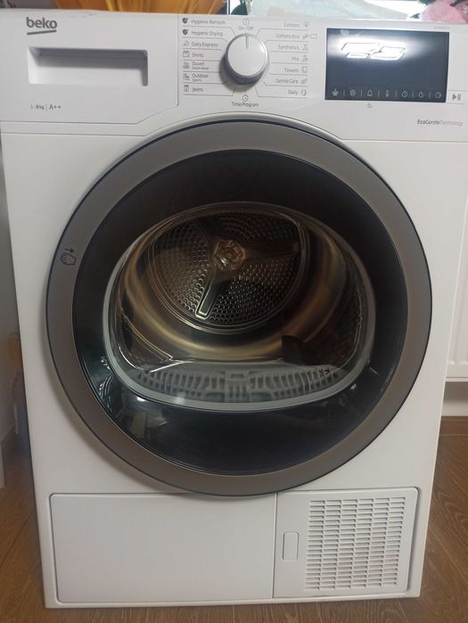 Vând uscător rufe Beko cu pompa de caldura