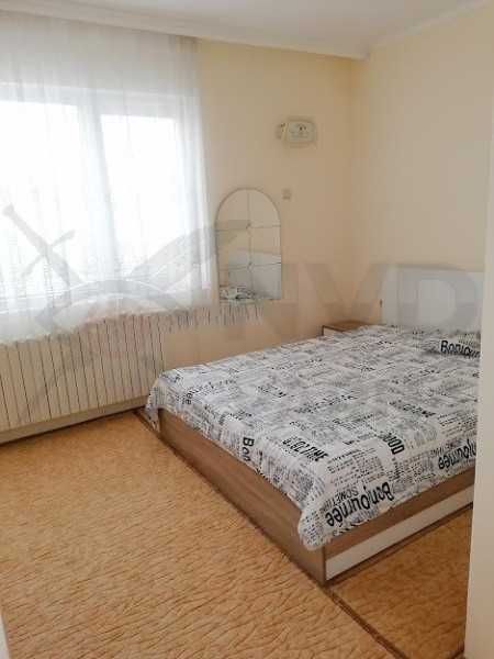 Дава се под наем тристаен апартамент в Център! 21864312