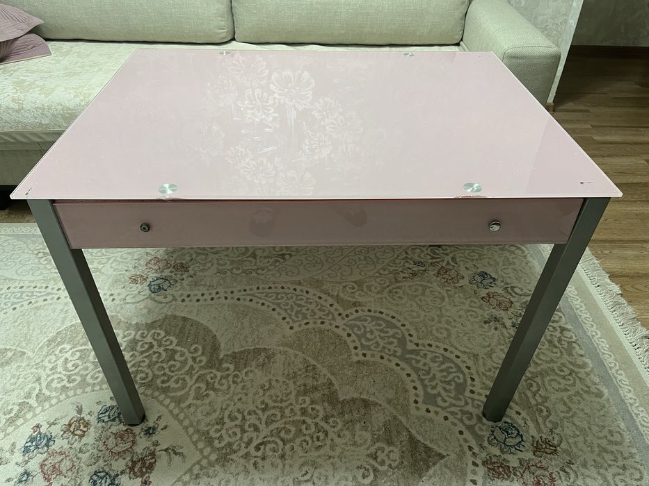 Стол для гостиной