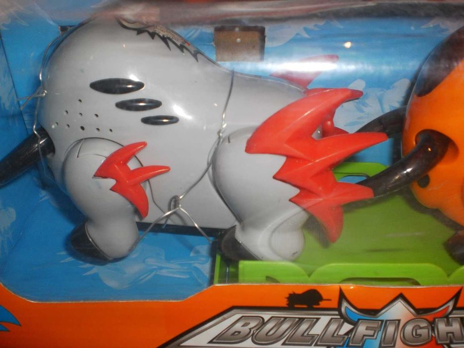 Биещи се бикове-механизирана детска играчка, нова