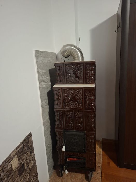 Sobe de teracota pe cadru cu roti