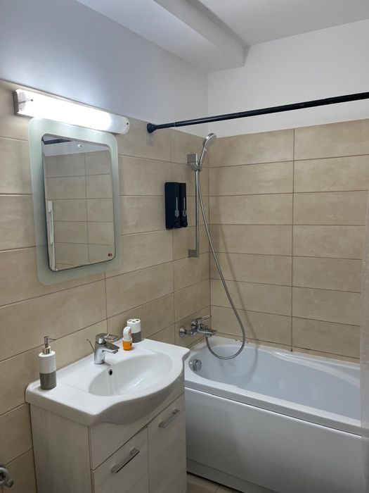 Particular închiriez apartament 2 camere zona Unirii