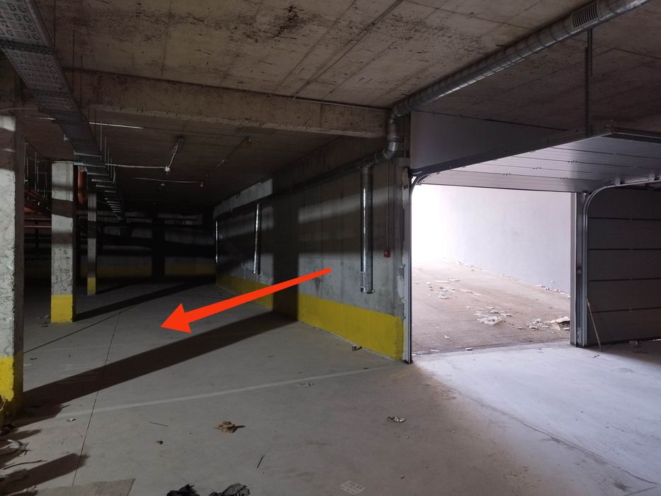 Дава се под наем Гараж / Паркомясто в Бургас, Меден рудник - зона А - 15 кв.м за 74.46 € - Снимка #1