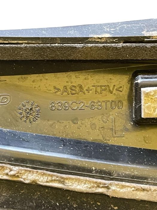 Ornament Haion Stanga Suzuki Sx4 S-Cross Jy 2013 -> 839C2-63T00