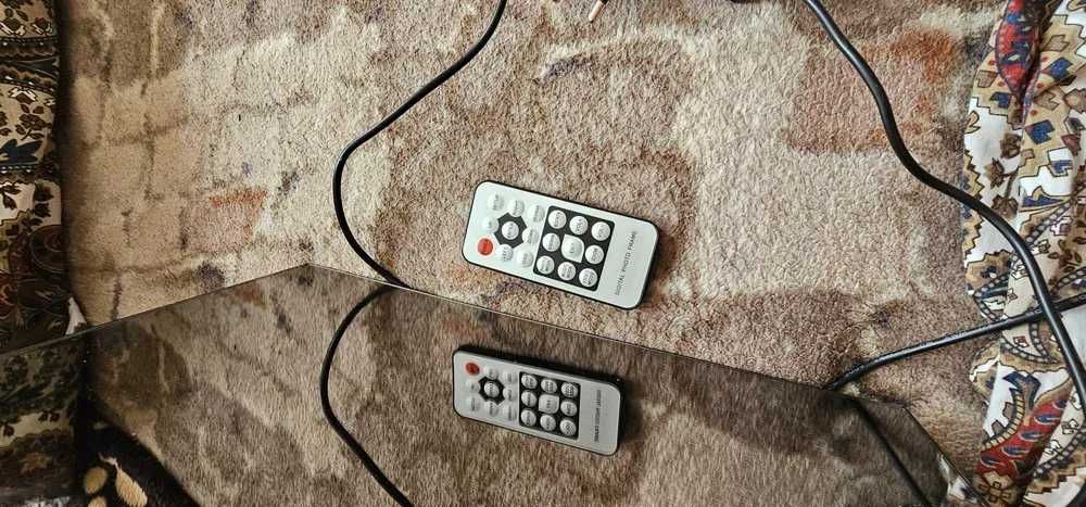 rama foto digitala cu telecomanda