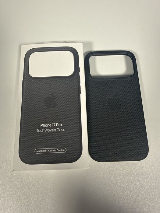 Оригинален TechWoven кейс черен за iPhone 17 PRO