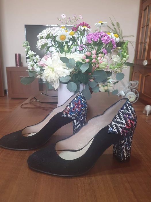 Pantofi piele intoarsa si toc mozaic, masura 35, pret 50 ron