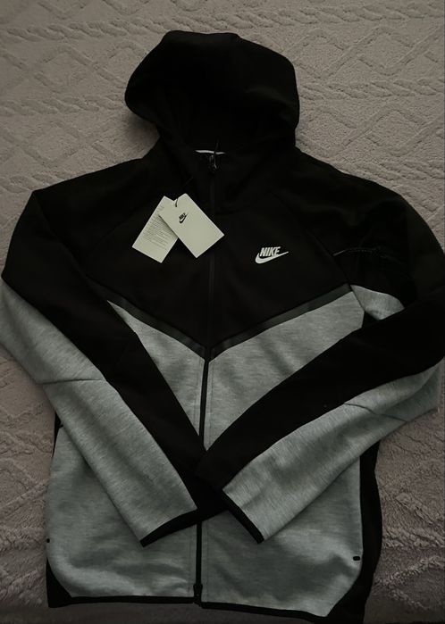 Hanorac Nike Tech