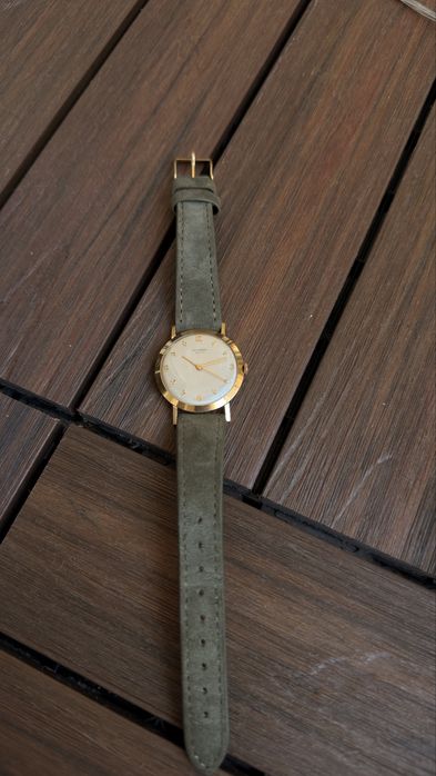 Universal Genève – 18K масивно злато – Vintage Swiss