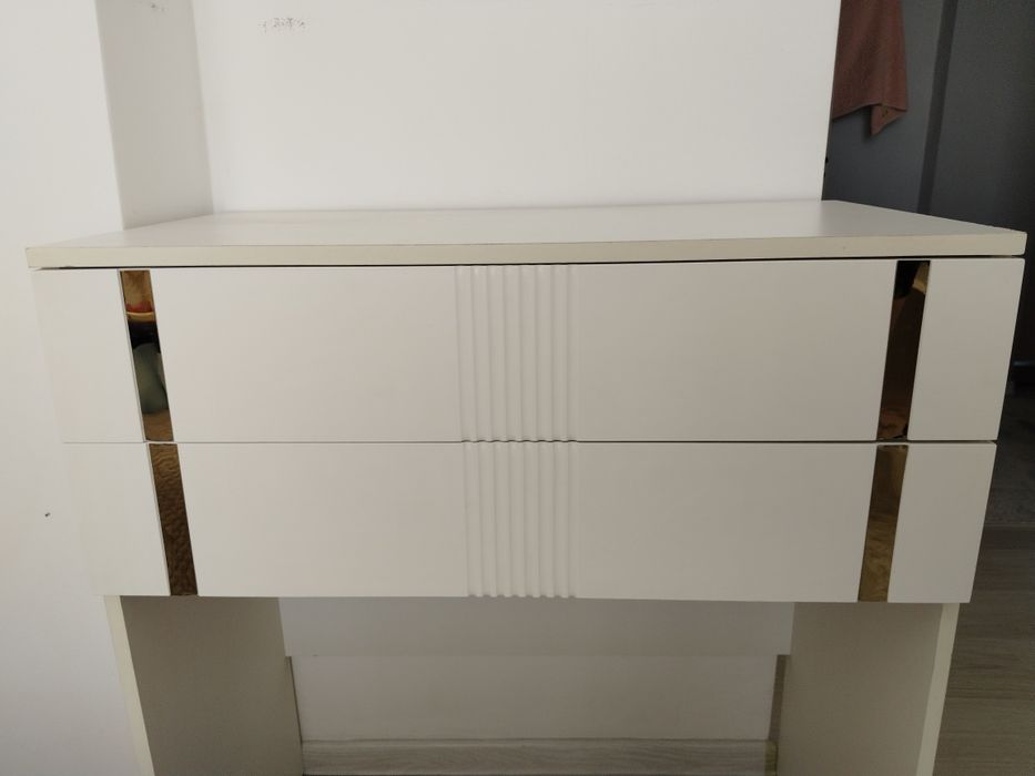 Срочно Продам туалетный столик