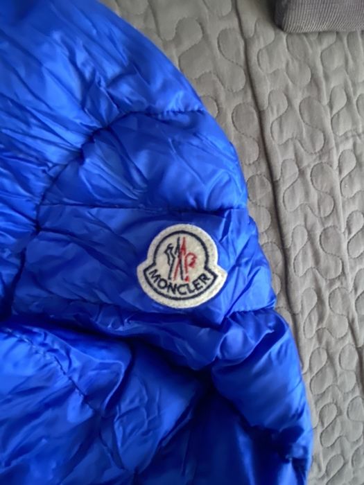Moncler 4 размер 370 лв.Якето е за всички сезони.