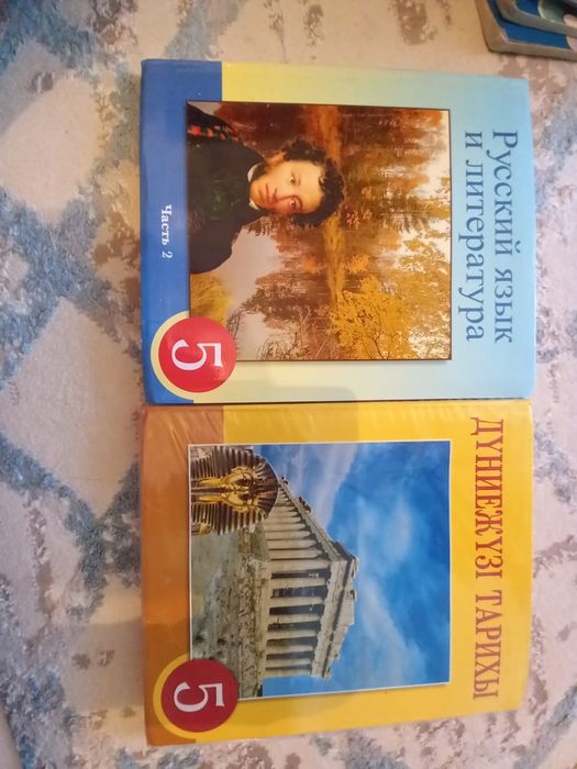 продаются школьные книги.