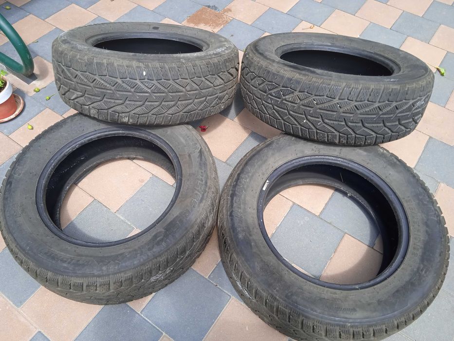 Vand 4 anvelope de iarna suv