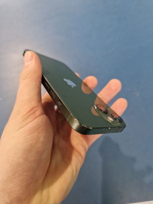 IPhone 13 зеленый
