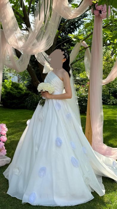 Свадебное платье с цветами