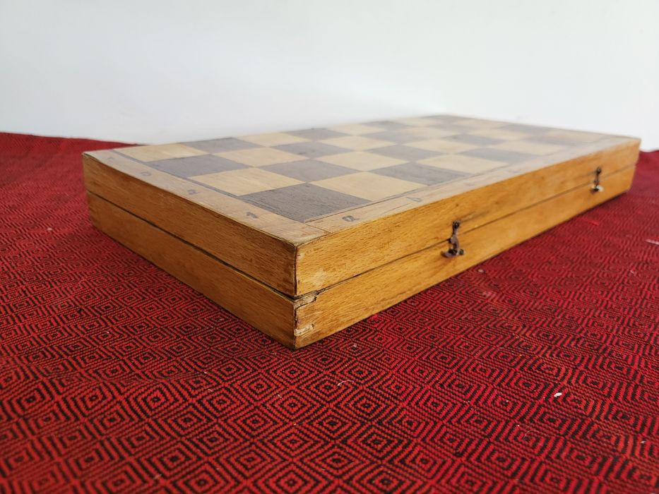#2 Масивен стар дървен шах