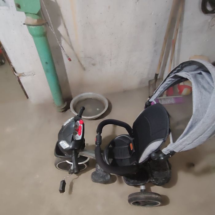 Продам коляску трёхкомнатную