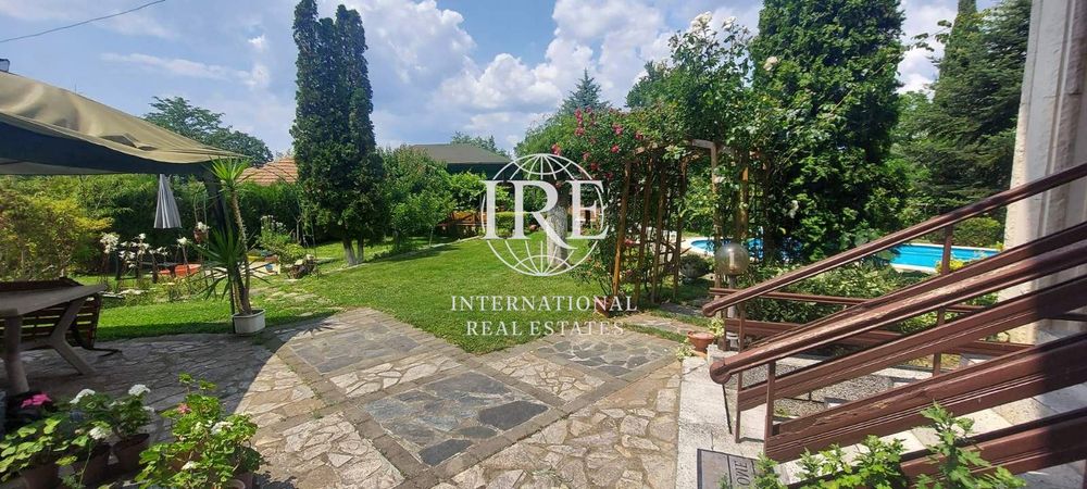 Триетажна къща с нескриваема морска панорама! Простор! Чист въздух, т