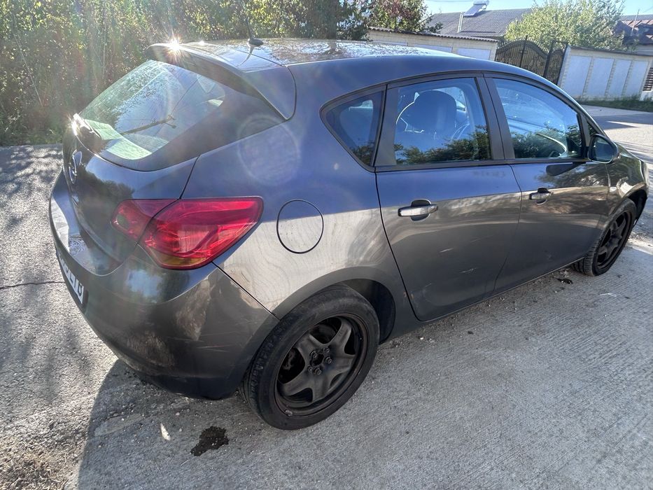 Opel Astra J 1.6 benzina+gpl