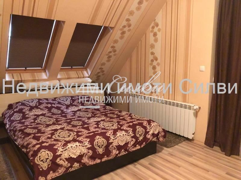 Продава се Тристаен апартамент в Шумен, Център - 120 кв.м за 456 €/кв.м - Снимка #2