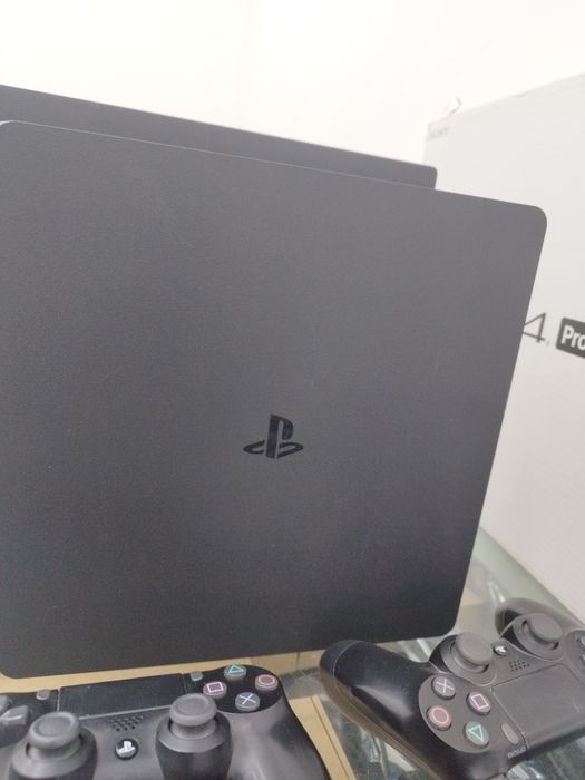Play station 4 slim