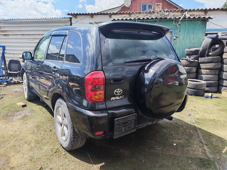 Автомобиль Тойота Рав4