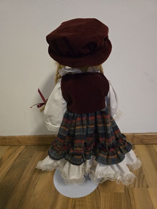 Порцеланова кукла