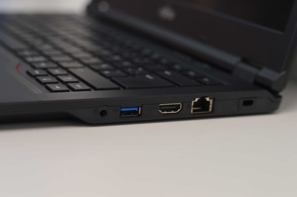 Fujitsu LifeBook E449 - Intel Core i3-8130U / 8GB RAM DDR4 / 256GB SSD