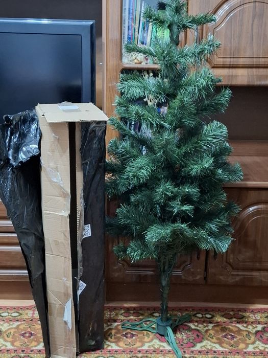 Праздничная искусственная елка