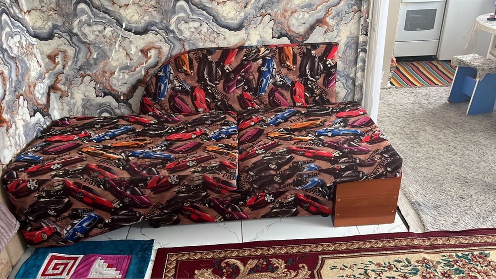 Продам диван в хорошем состояние