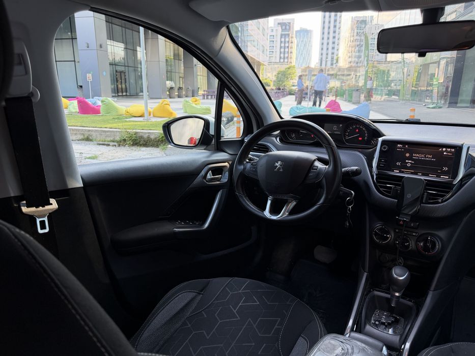 Peugeot 2008 - 1.2 Puretech automat