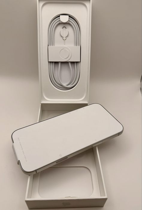 Apple iPhone 17 Pro Max 256GB – чисто нов, неактивиран, с документи