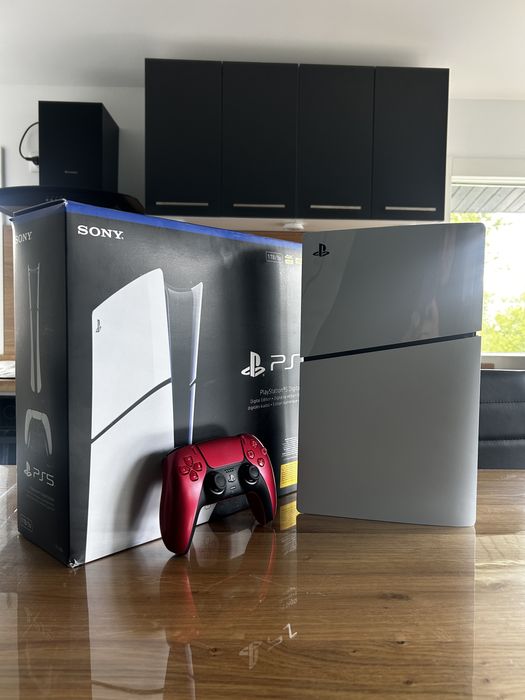 Vând PlayStation 5 Digital Edition