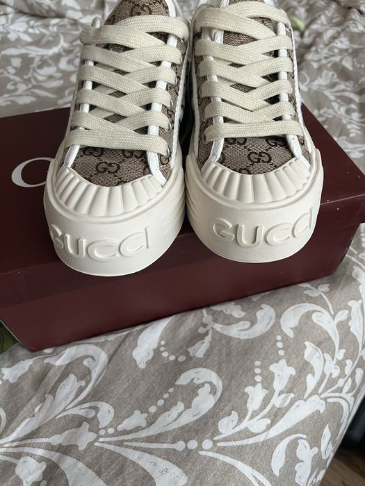Gucci маратонки номер 38 GG