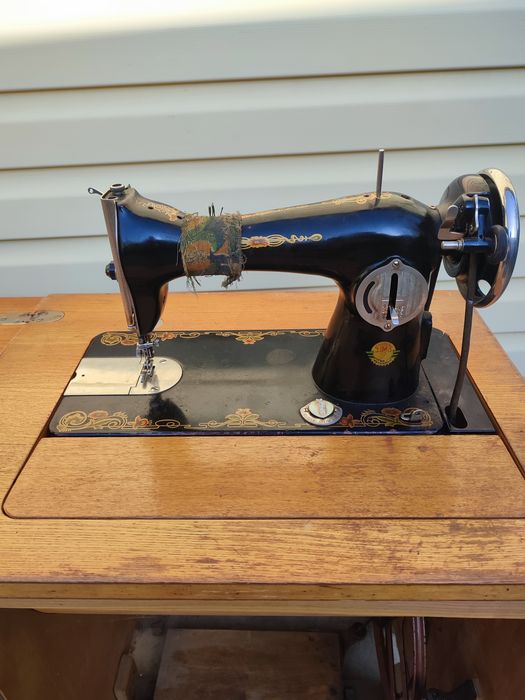 Продам швейную машину.