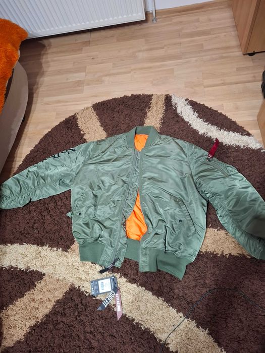 Geaca Alphaindustries noua cu eticheta marimea 2xl