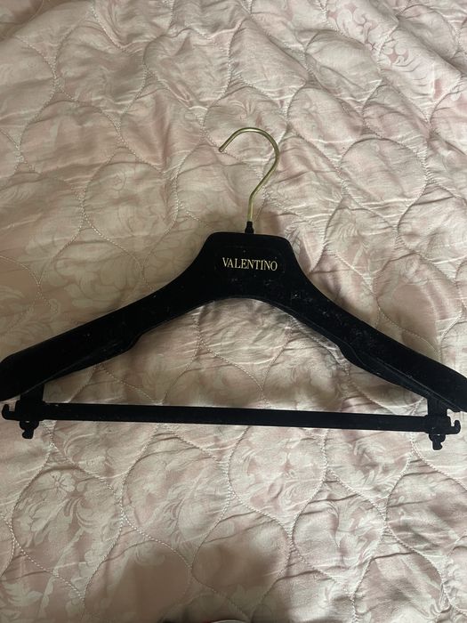 Вещалки для одежды valentino оригинал