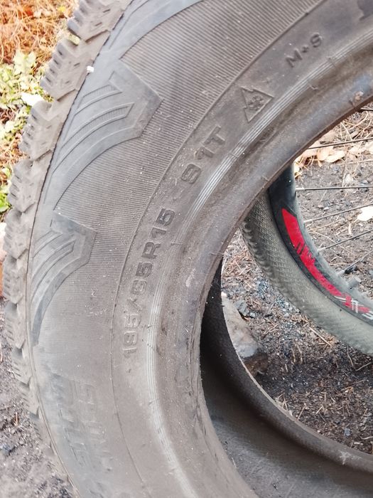 Продам 4 бу  зимних болона на 15