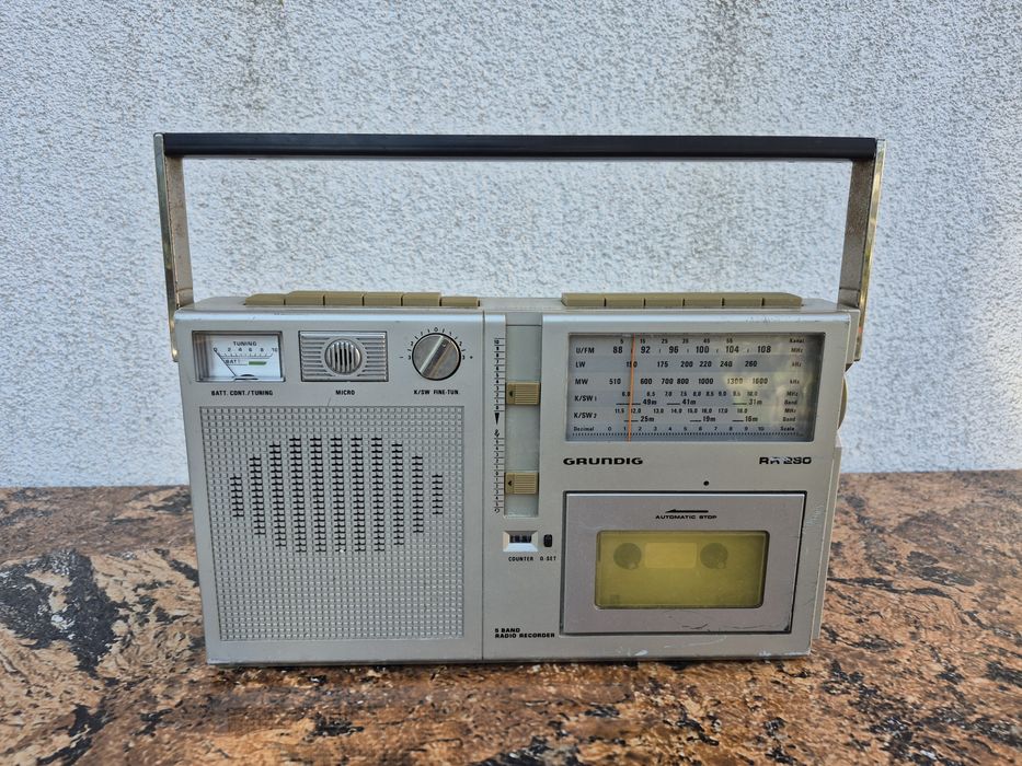 Radio Casetofon marca Grunding model RR280